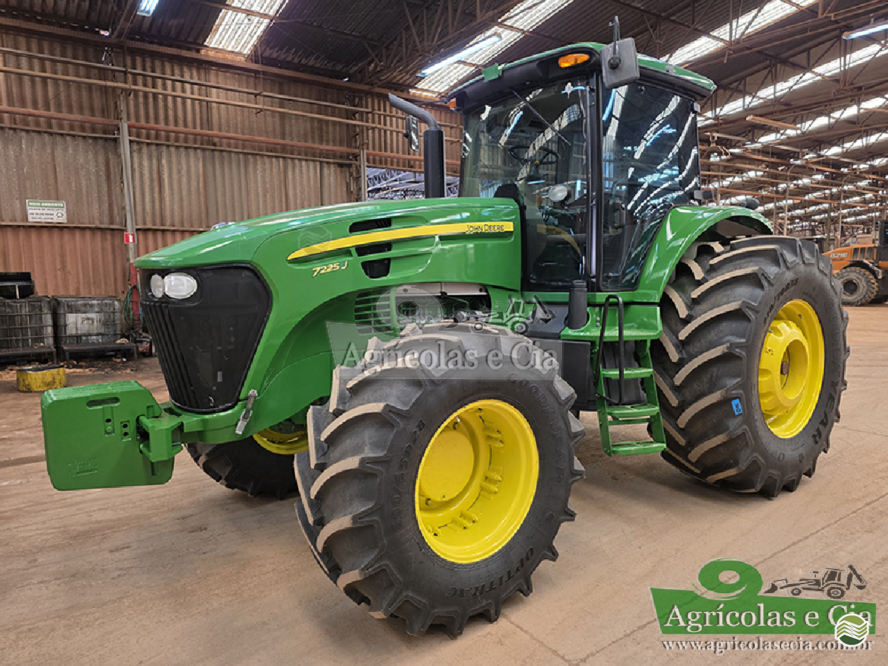 TRATOR JOHN DEERE JOHN DEERE 7225J Tração 4x4 Agricolas e Cia RIO DAS PEDRAS SÃO PAULO SP